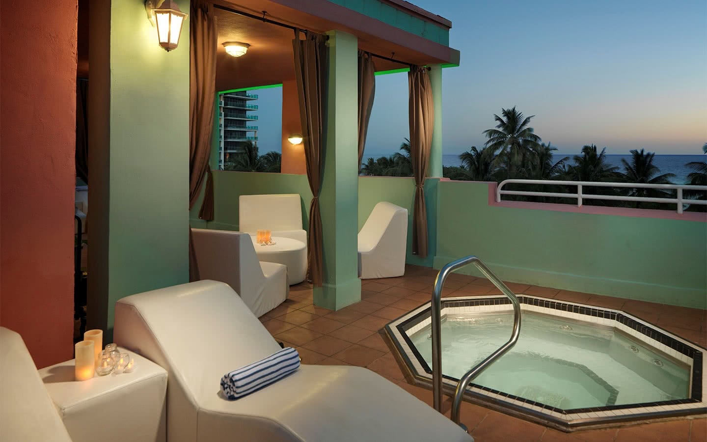 Hot Tub at Hilton Grand Vacations Club at McAplin &ndash; Ocean Plaza in Miami Beach